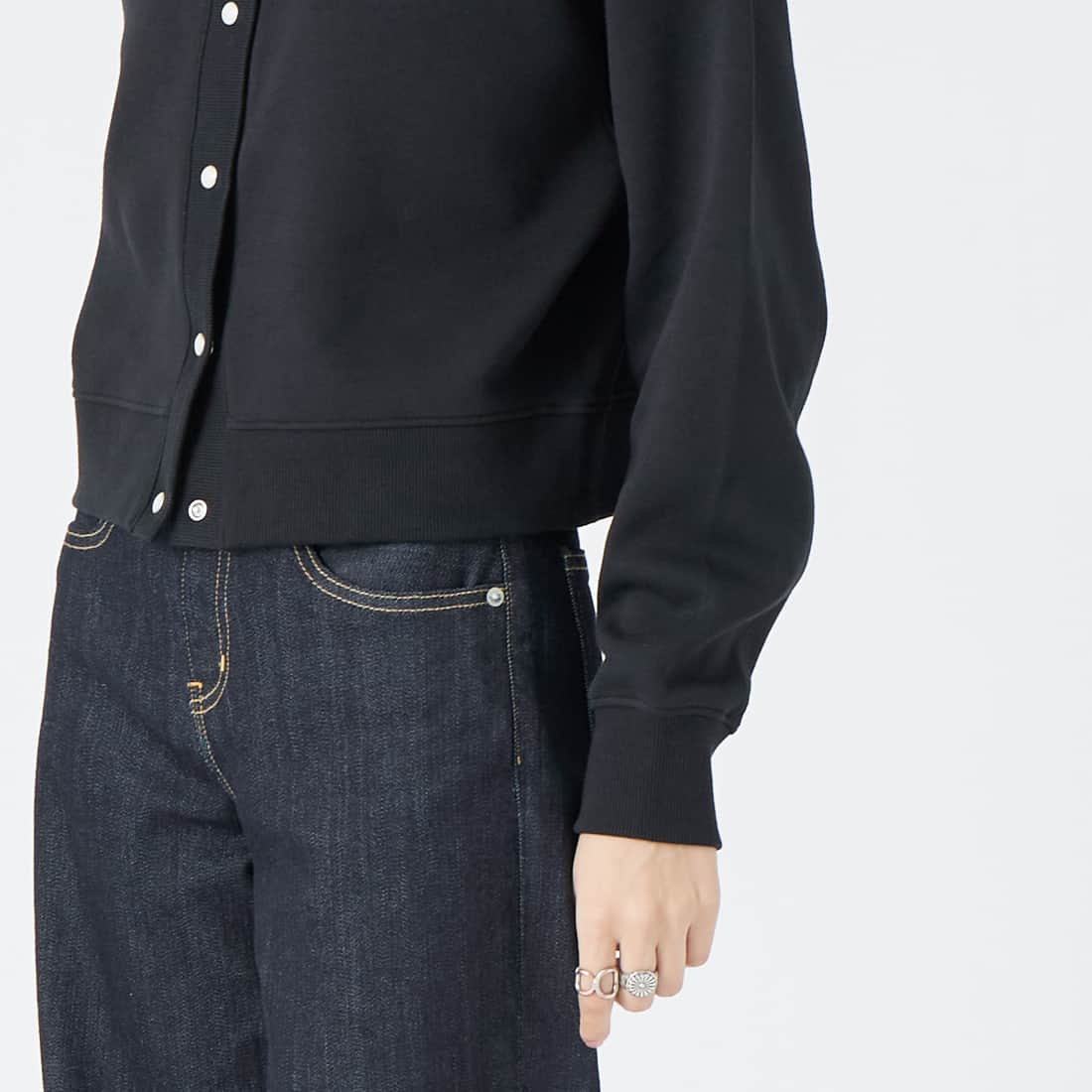LACOSTE [ラコステ] ショート丈ダブルフェイスカーディガン [SF016] 031 BLACK &&モデル身長：162cm 着用サイズ：36&&