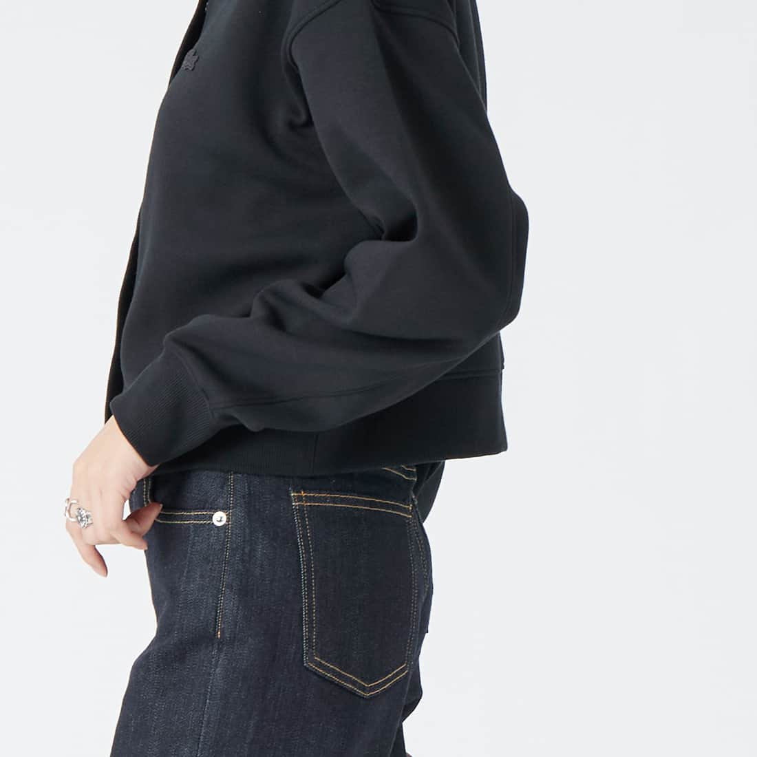 LACOSTE [ラコステ] ショート丈ダブルフェイスカーディガン [SF016] 031 BLACK &&モデル身長：162cm 着用サイズ：36&&