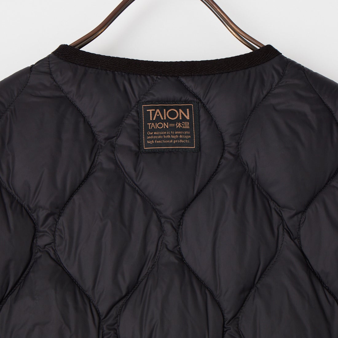TAION [タイオン] 別注 リバーシブル ライトダウンベスト [TAION-JFC02] BLACK