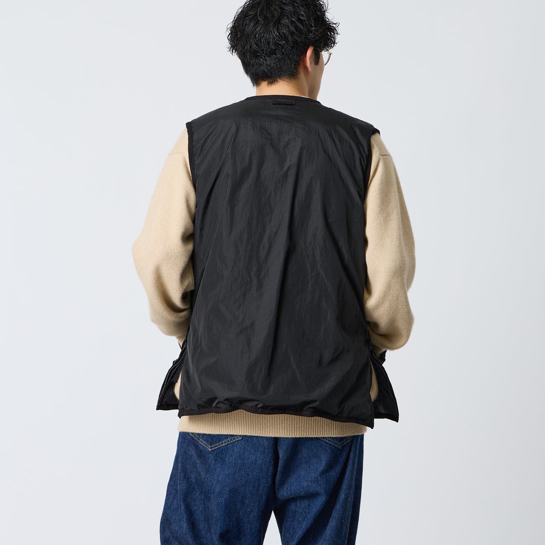 TAION [タイオン] 別注 リバーシブル ライトダウンベスト [TAION-JFC02] BLACK &&モデル身長：168cm 着用サイズ：L&&