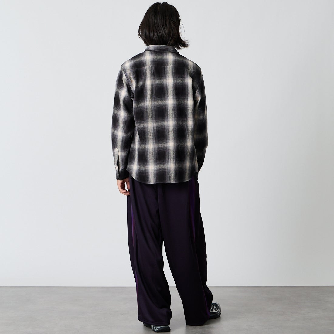 BIG MIKE [ビッグマイク] ヘビーフランネルシャツ [102635106] BLK/CHR/OF &&モデル身長：175cm 着用サイズ：M&&