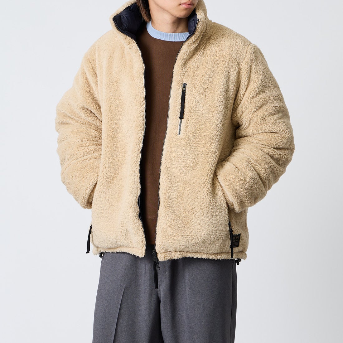 TAION [タイオン] 別注 リバーシブル ボアダウンジャケット [TAION-JFC03] BEIGE &&モデル身長：177cm 着用サイズ：L&&