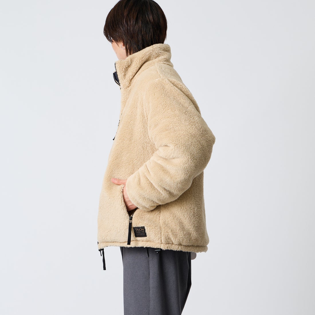 TAION [タイオン] 別注 リバーシブル ボアダウンジャケット [TAION-JFC03] BEIGE &&モデル身長：177cm 着用サイズ：L&&