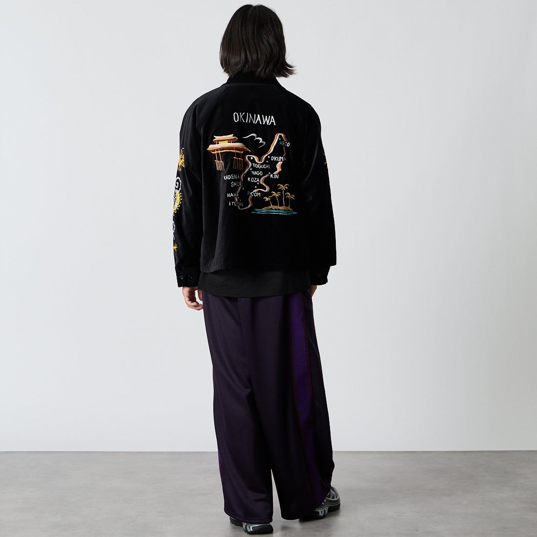 THRIFTY LOOK [スリフティールック] オキナワスーベニアジャケット [TL26F004] BLACK VELO &&モデル身長：175cm 着用サイズ：M&&