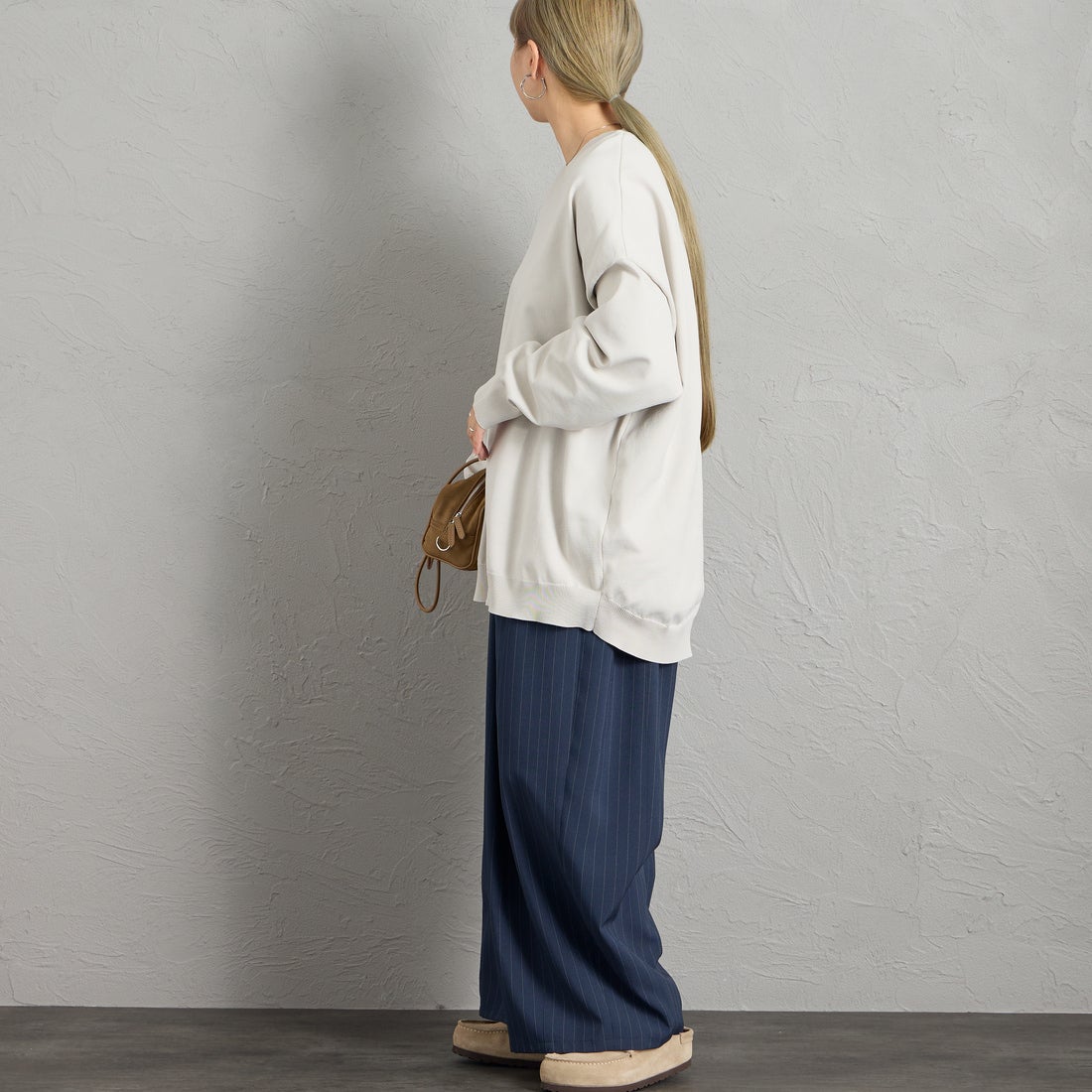 mizuiro ind [ミズイロインド] クルーネックワイドプルオーバー [3-220150] 90 L.GRAY &&モデル身長：156cm 着用サイズ：F&&