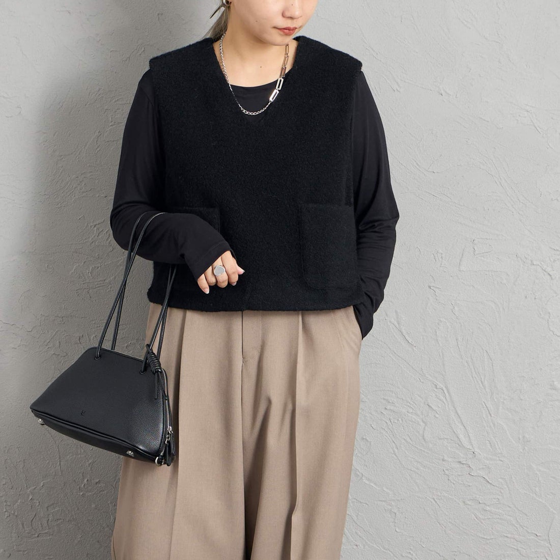 mizuiro ind [ミズイロインド] ボアベスト [3-210063] 99 BLACK &&モデル身長：156cm 着用サイズ：F&&
