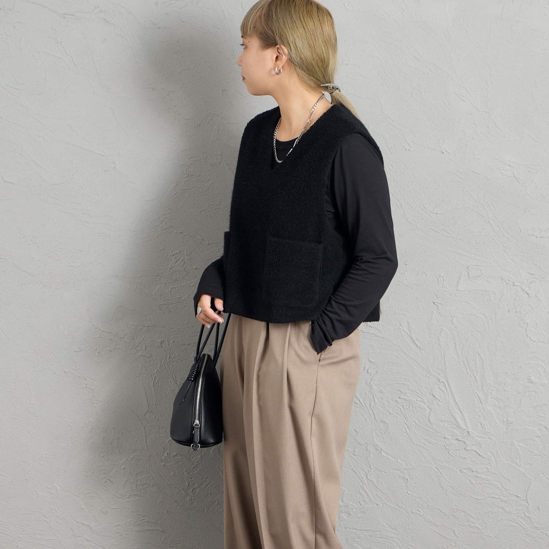 mizuiro ind [ミズイロインド] ボアベスト [3-210063] 99 BLACK &&モデル身長：156cm 着用サイズ：F&&