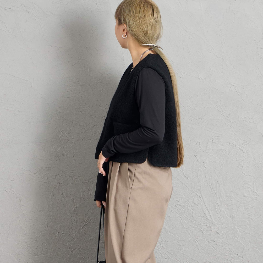 mizuiro ind [ミズイロインド] ボアベスト [3-210063] 99 BLACK &&モデル身長：156cm 着用サイズ：F&&