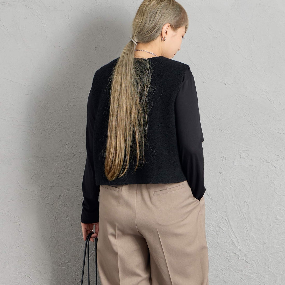 mizuiro ind [ミズイロインド] ボアベスト [3-210063] 99 BLACK &&モデル身長：156cm 着用サイズ：F&&