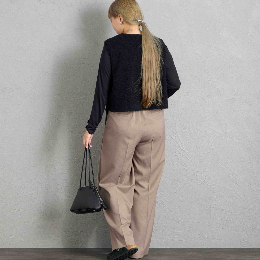 mizuiro ind [ミズイロインド] ボアベスト [3-210063] 99 BLACK &&モデル身長：156cm 着用サイズ：F&&