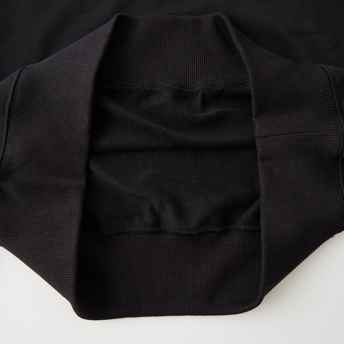 THOUSAND MILE [サウザンド マイル] 裏毛素材ショート丈クルーネックプルオーバー [TM262UK00262] 09 BLACK