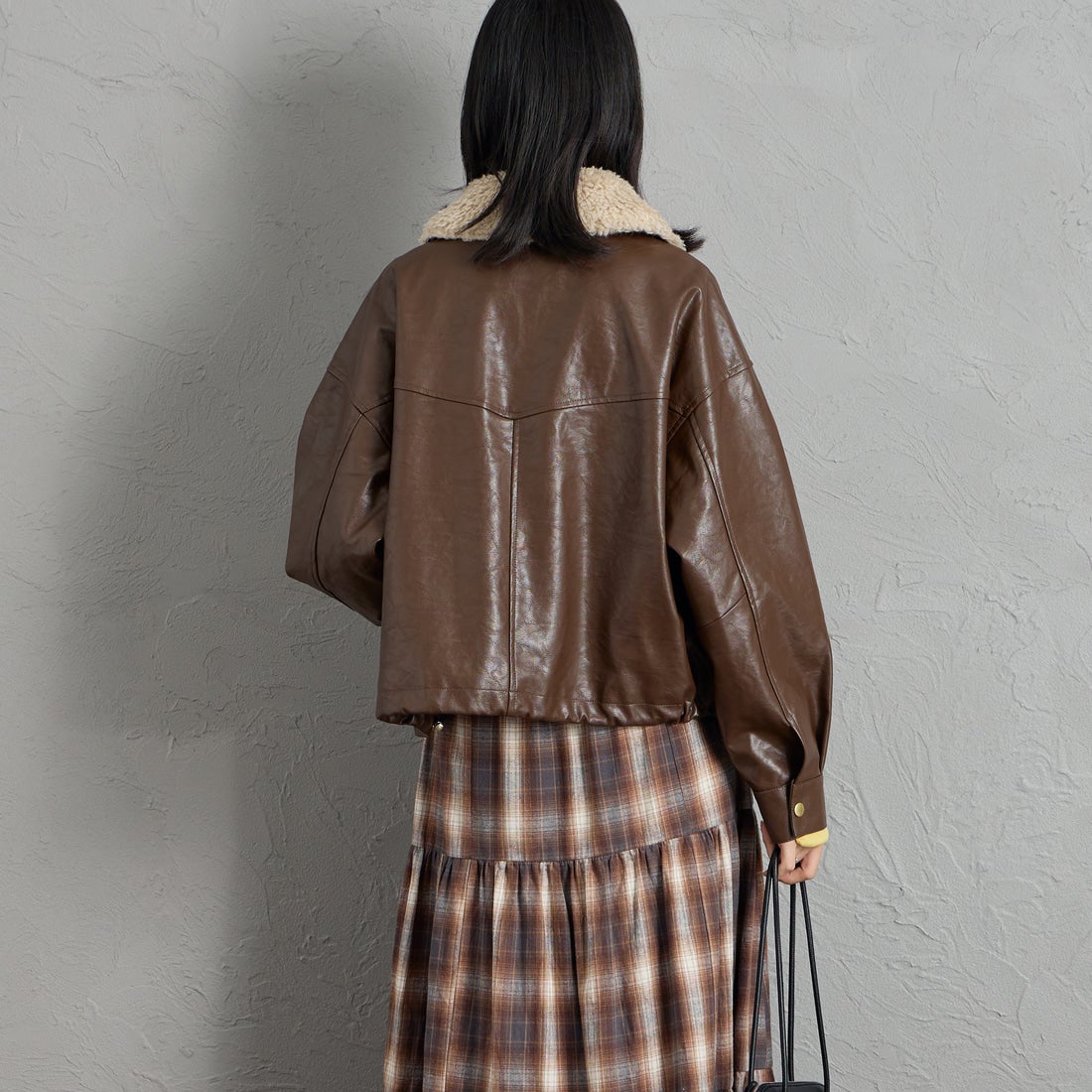 AULENTTI [オウレンティ] 別注 ボアカラー フェイクレザージャケット [G0104004-JF] BRNﾚｻﾞｰ &&モデル身長：162cm 着用サイズ：F&&