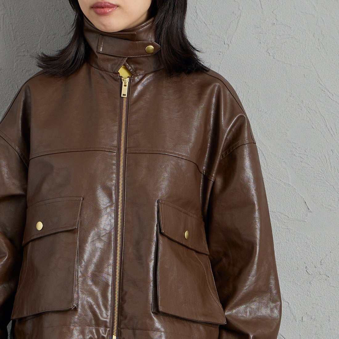 AULENTTI [オウレンティ] 別注 ボアカラー フェイクレザージャケット [G0104004-JF] BRNﾚｻﾞｰ &&モデル身長：162cm 着用サイズ：F&&