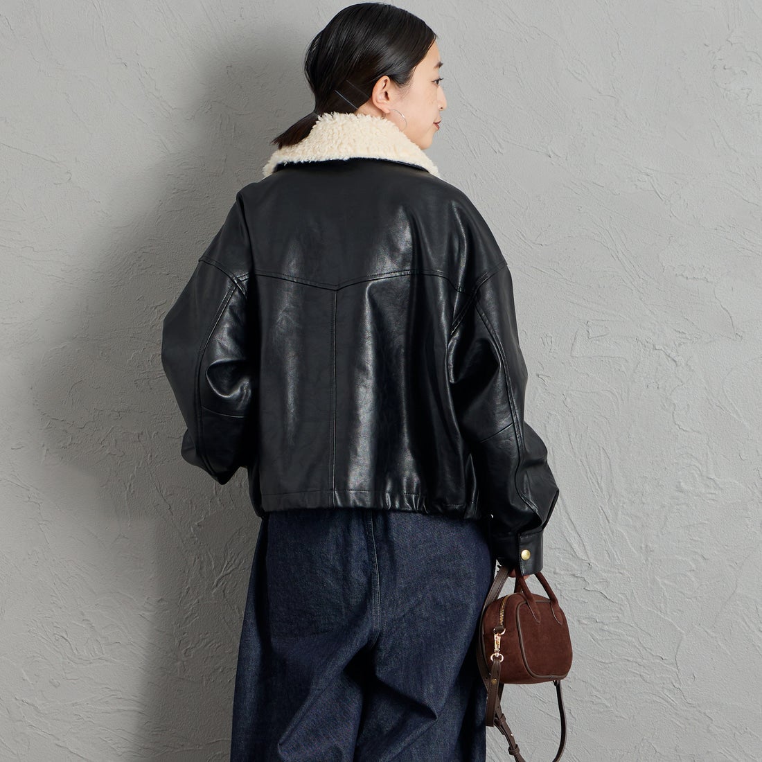 AULENTTI [オウレンティ] 別注 ボアカラー フェイクレザージャケット [G0104004-JF] BLKﾚｻﾞｰ &&モデル身長：150cm 着用サイズ：F&&