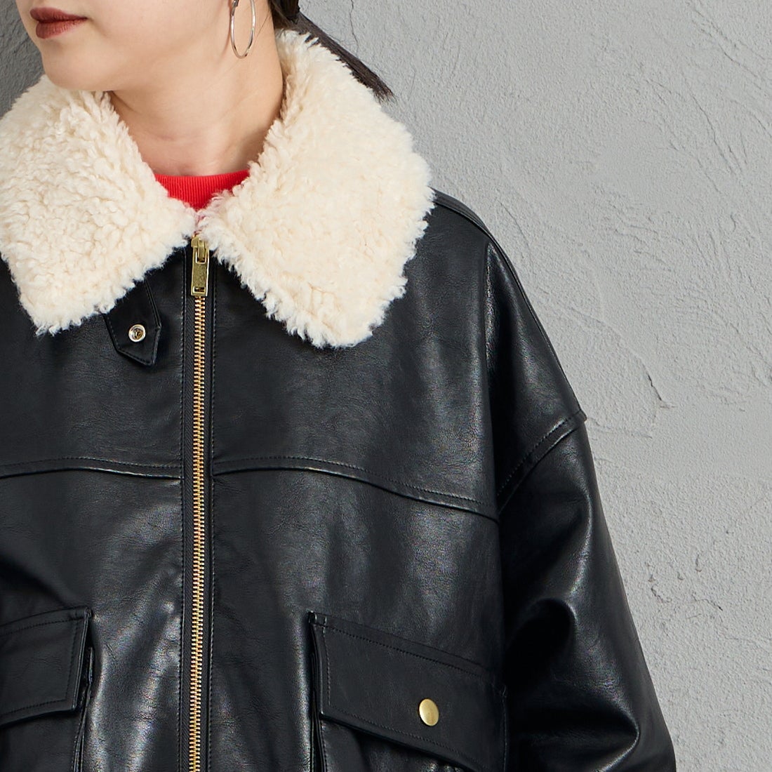 AULENTTI [オウレンティ] 別注 ボアカラー フェイクレザージャケット [G0104004-JF] BLKﾚｻﾞｰ &&モデル身長：150cm 着用サイズ：F&&