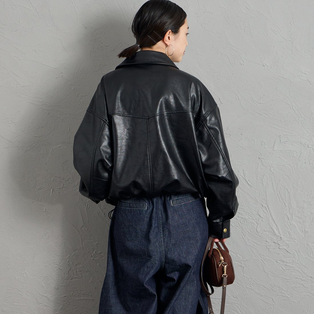 AULENTTI [オウレンティ] 別注 ボアカラー フェイクレザージャケット [G0104004-JF] BLKﾚｻﾞｰ &&モデル身長：150cm 着用サイズ：F&&