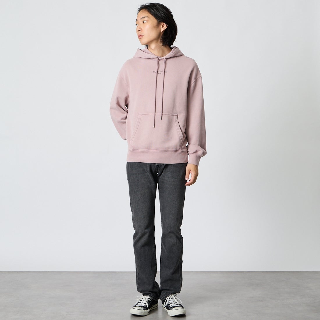MAISON KITSUNE [メゾン キツネ] Maison Kitsune Paris フェードコンフォートフーディ [MRMJH06KMBIT4] 0611 MISTY &&モデル身長：175cm 着用サイズ：S&&