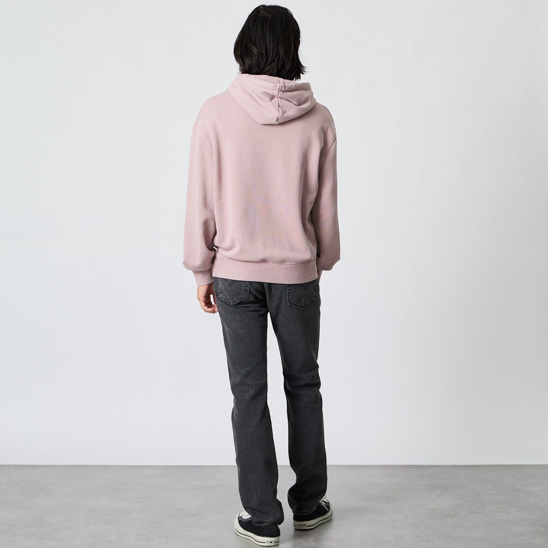 MAISON KITSUNE [メゾン キツネ] Maison Kitsune Paris フェードコンフォートフーディ [MRMJH06KMBIT4] 0611 MISTY &&モデル身長：175cm 着用サイズ：S&&