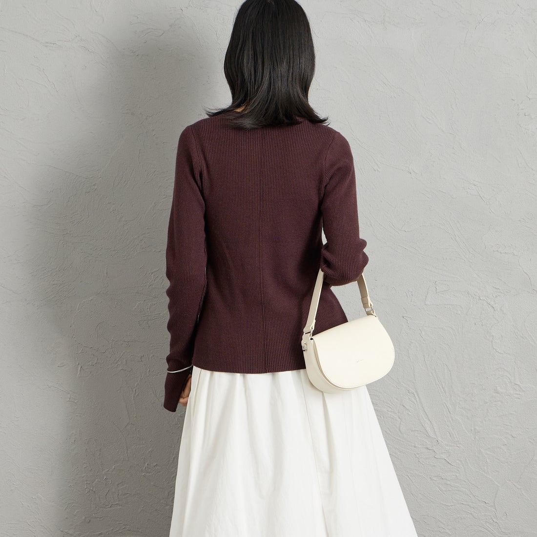 Maison de L'allure [メゾン ドゥ ラリュール] Vネック 配色ステッチリブニットカーディガン [M26331018] 28 BROWN &&モデル身長：162cm 着用サイズ：F&&