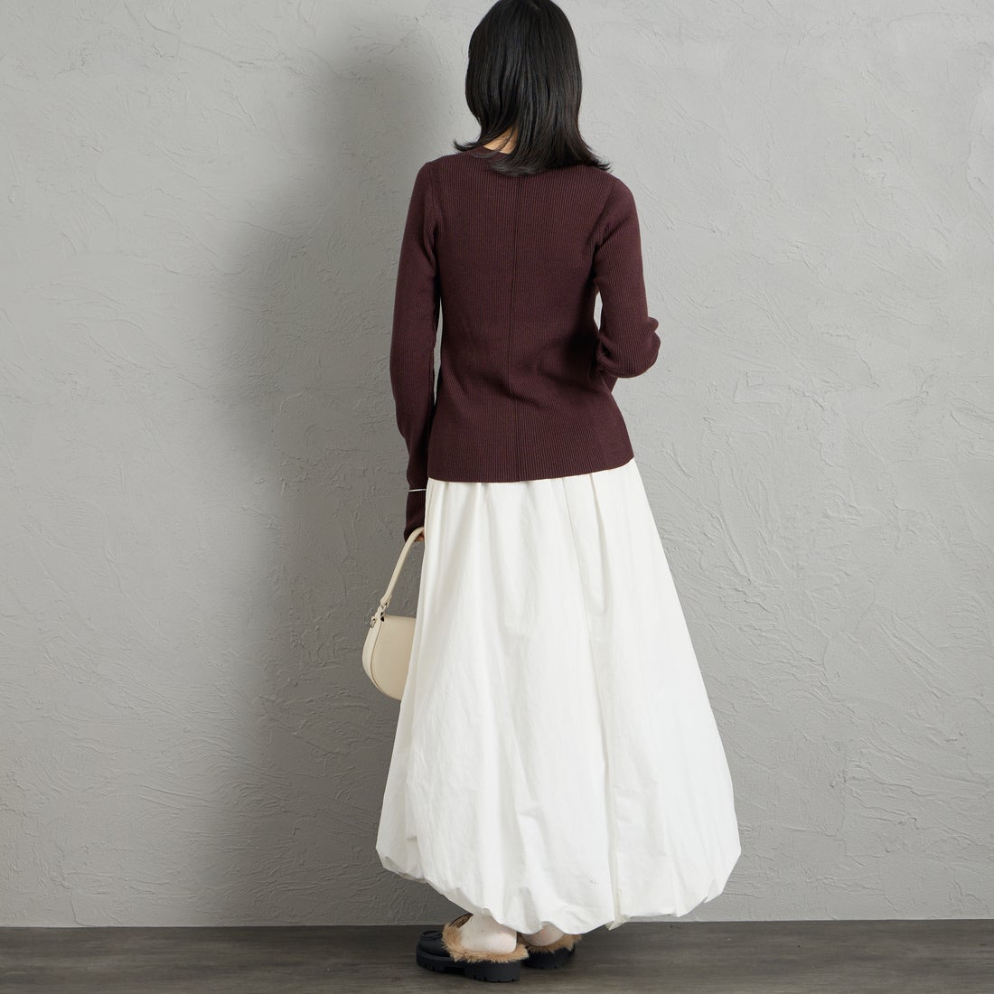 Maison de L'allure [メゾン ドゥ ラリュール] Vネック 配色ステッチリブニットカーディガン [M26331018] 28 BROWN &&モデル身長：162cm 着用サイズ：F&&