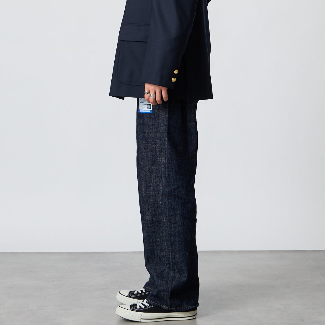 Maison MIHARA YASUHIRO [メゾン ミハラヤスヒロ] ワンウォッシュ セルビッジデニムストレートパンツ [I17PT025] INDIGO &&モデル身長：177cm 着用サイズ：44&&