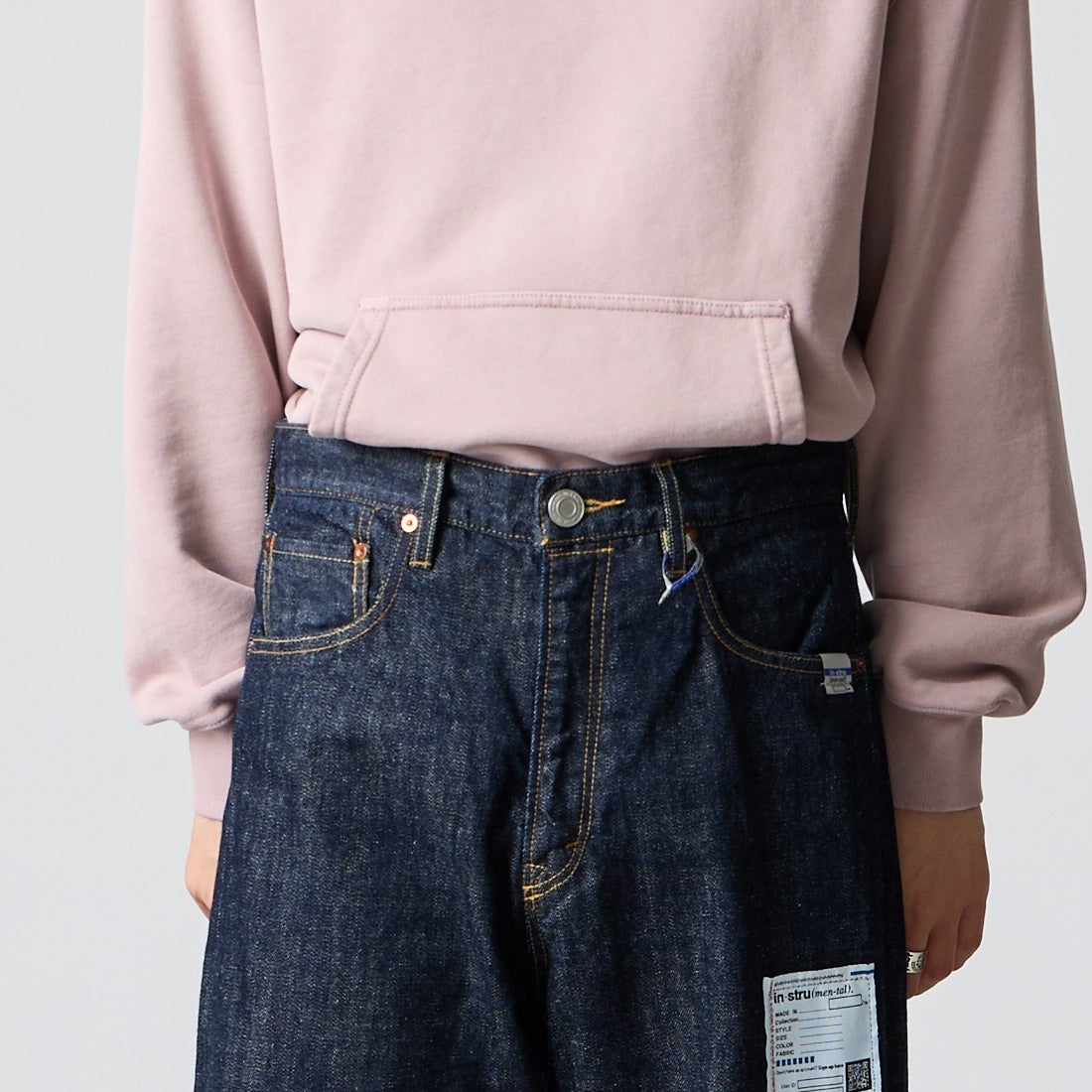 Maison MIHARA YASUHIRO [メゾン ミハラヤスヒロ] ワンウォッシュ セルビッジデニムストレートパンツ [I17PT025] INDIGO &&モデル身長：177cm 着用サイズ：44&&