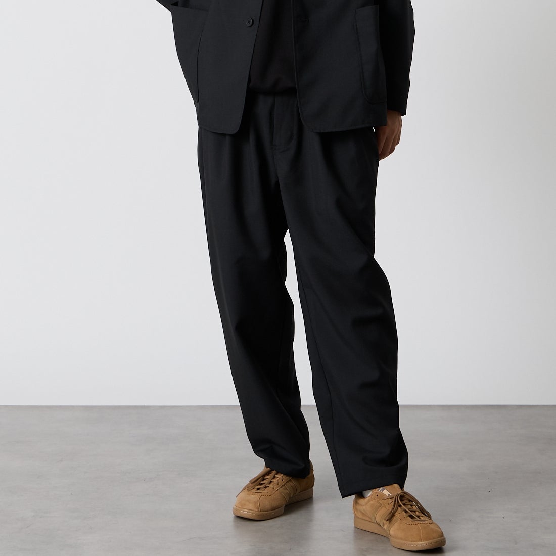 STILL BY HAND [スティルバイハンド] リラックス 2プリーツパンツ [PT01263] INK BLACK &&モデル身長：175cm 着用サイズ：46&&