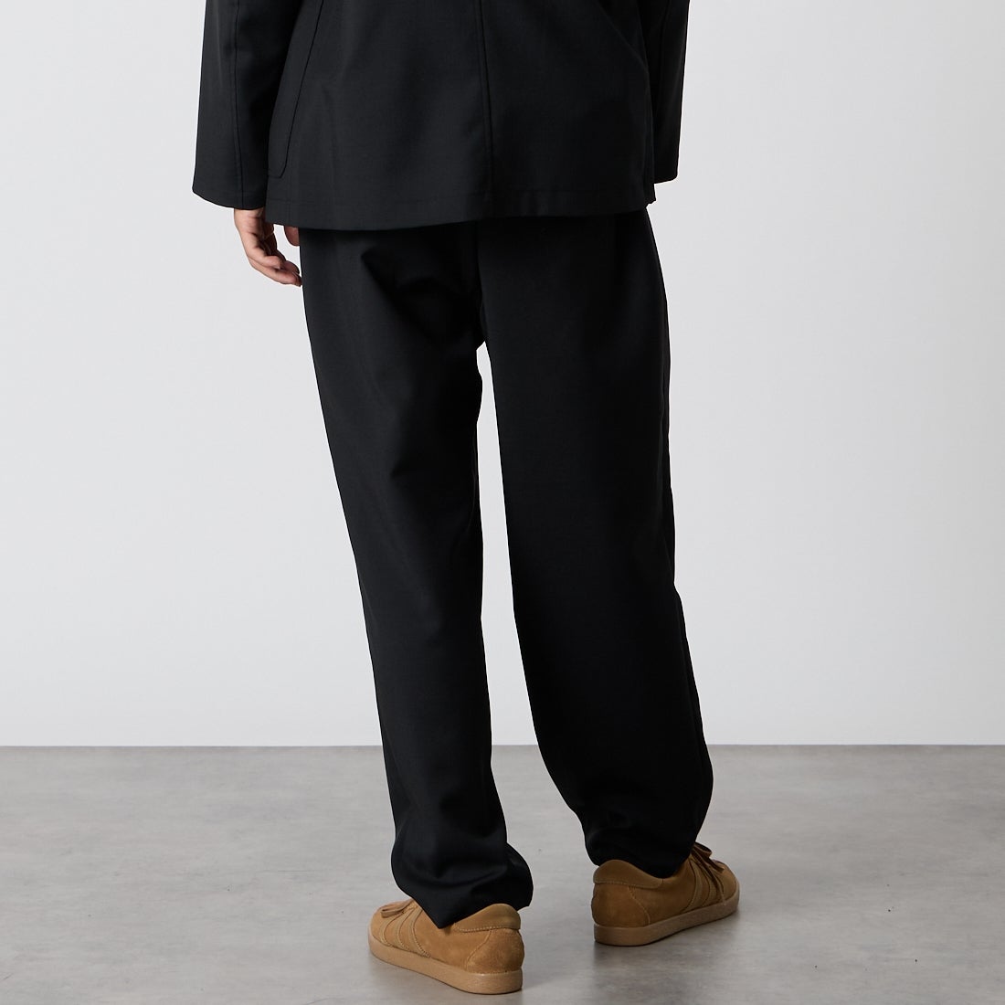 STILL BY HAND [スティルバイハンド] リラックス 2プリーツパンツ [PT01263] INK BLACK &&モデル身長：175cm 着用サイズ：46&&
