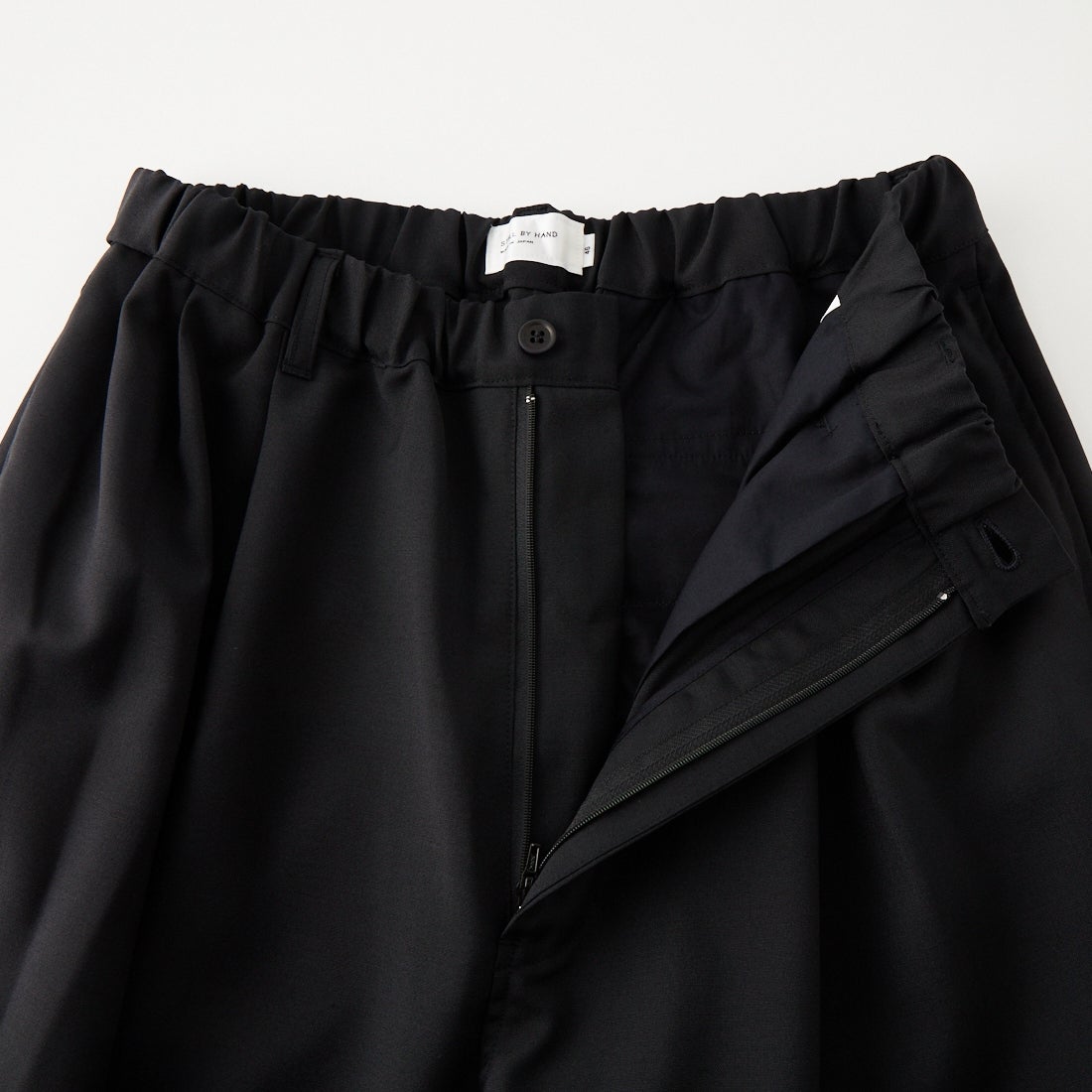 STILL BY HAND [スティルバイハンド] リラックス 2プリーツパンツ [PT01263] INK BLACK