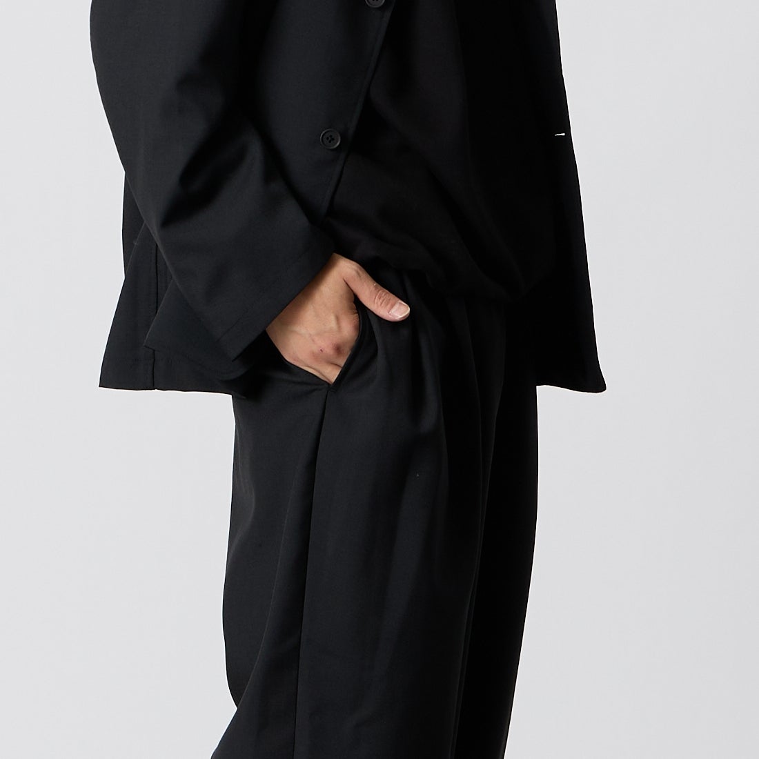 STILL BY HAND [スティルバイハンド] リラックス 2プリーツパンツ [PT01263] INK BLACK &&モデル身長：175cm 着用サイズ：46&&