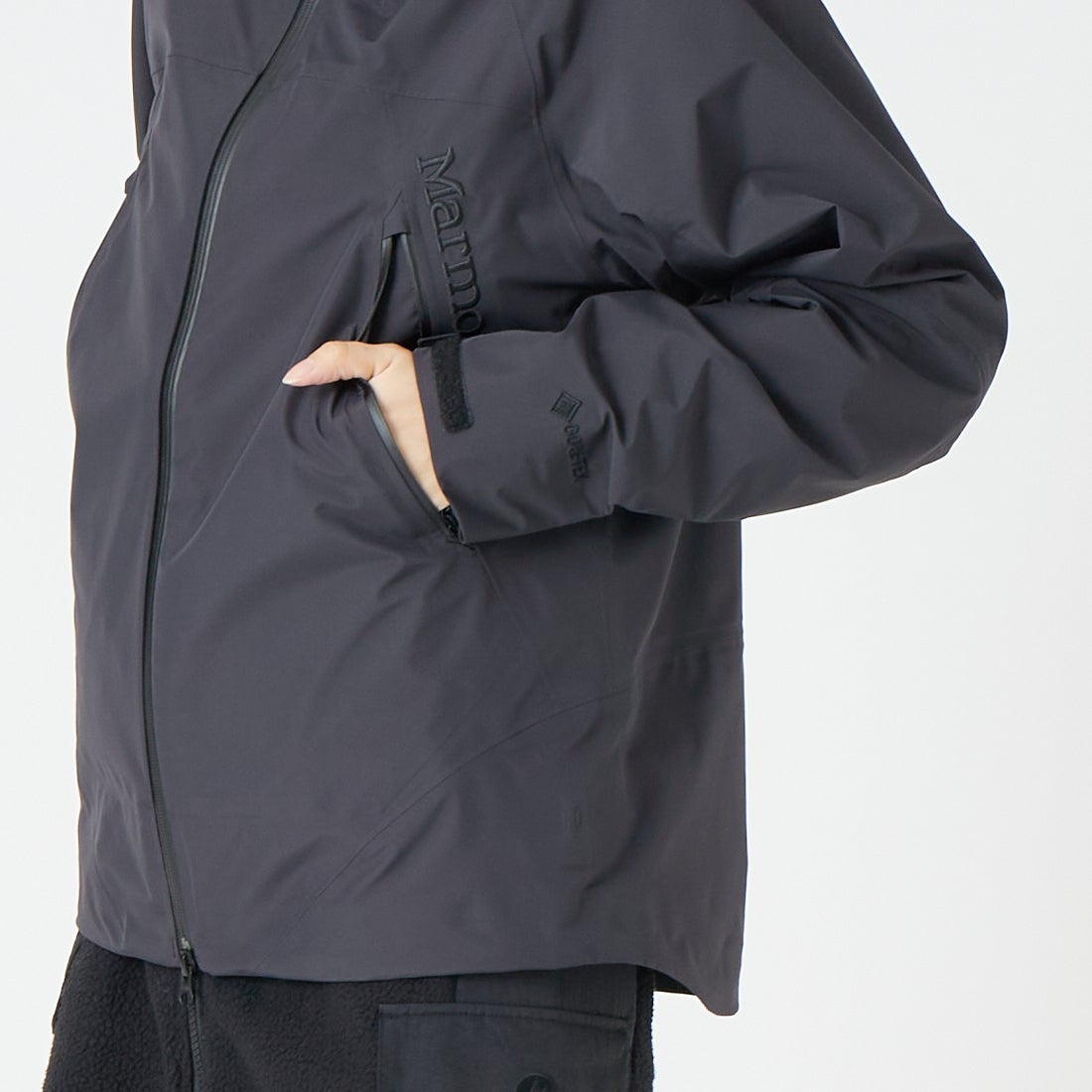 Marmot [マーモット] ゴアテックス フレイジャケット [MTSS26MRN001] BLACK &&モデル身長：162cm 着用サイズ：S&&