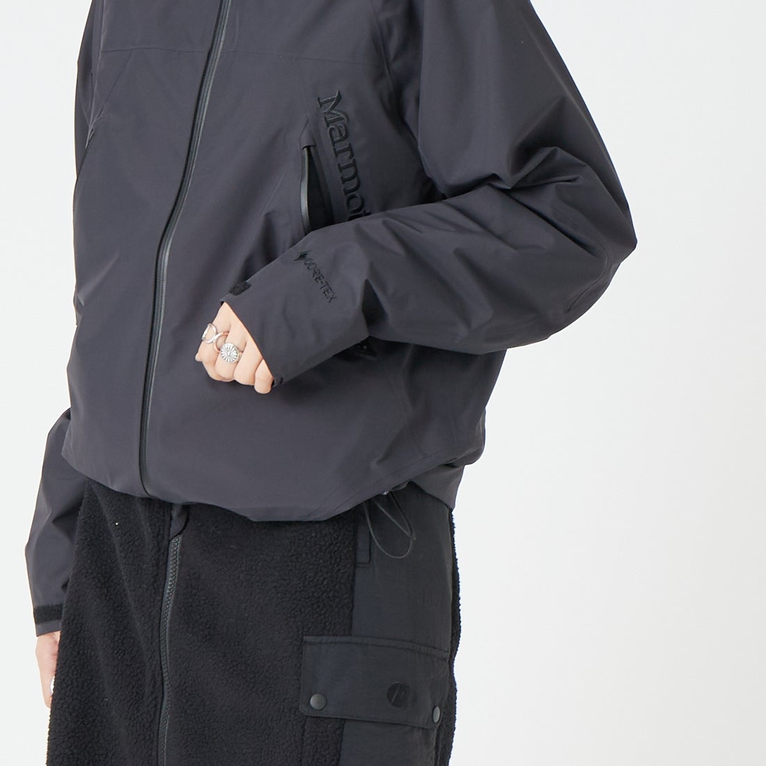 Marmot [マーモット] ゴアテックス フレイジャケット [MTSS26MRN001] BLACK &&モデル身長：162cm 着用サイズ：S&&