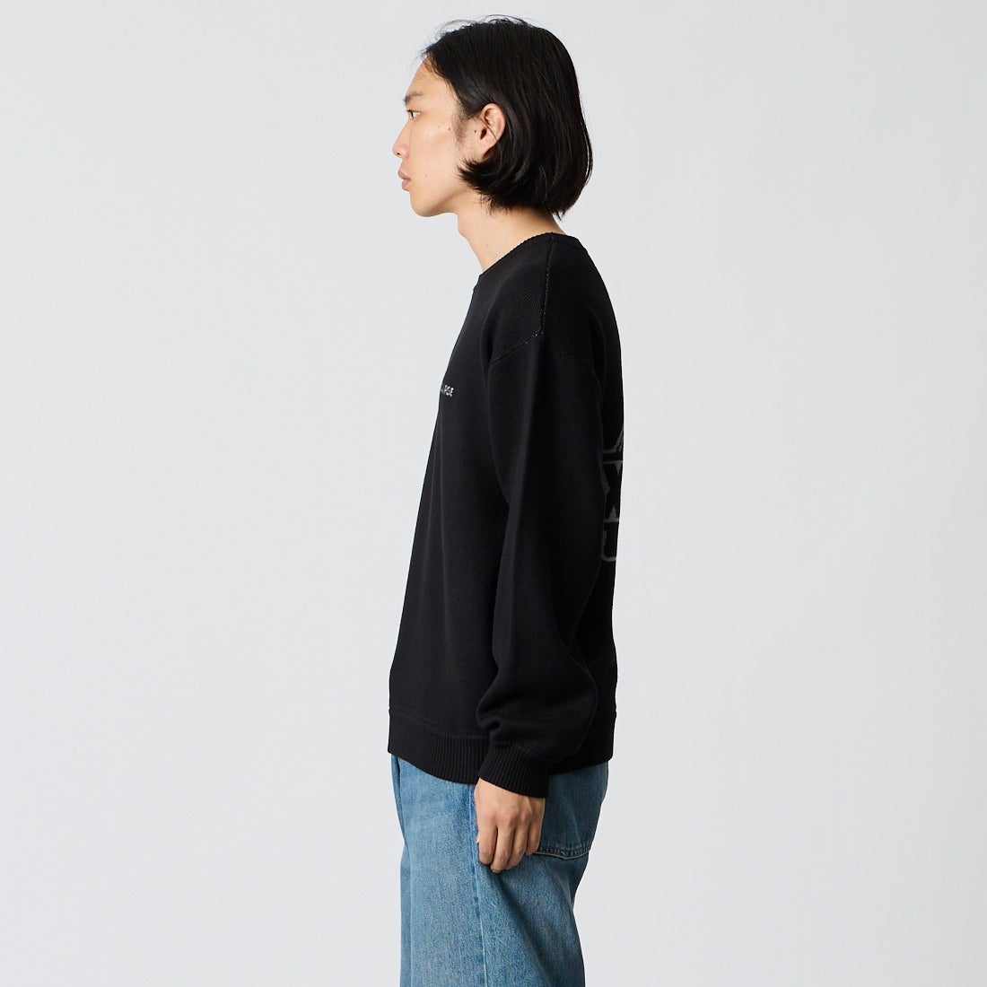 XLARGE [エクストララージ] OGロゴクルーネックセーター [101263015001] BLACK &&モデル身長：175cm 着用サイズ：M&&