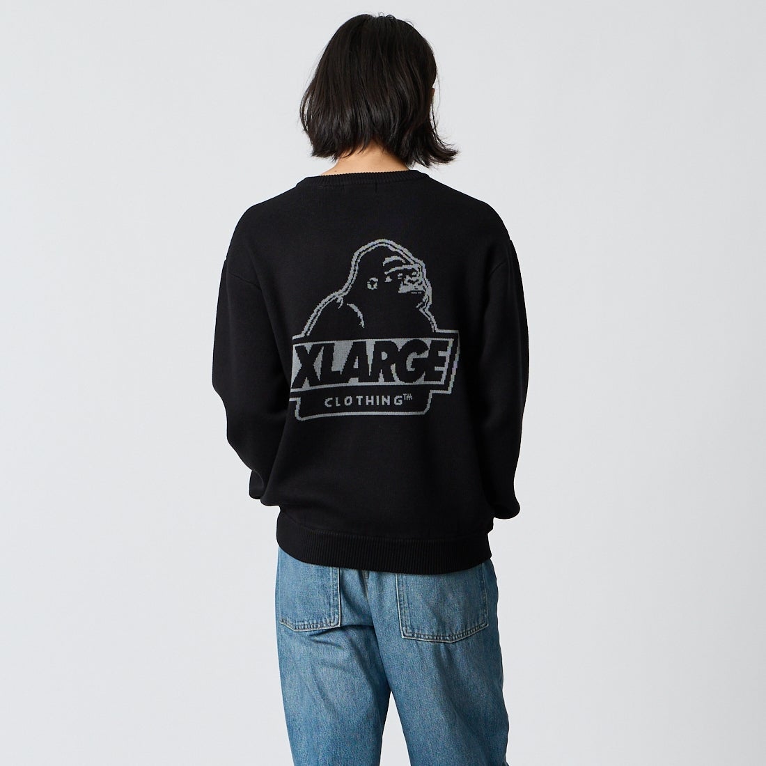 XLARGE [エクストララージ] OGロゴクルーネックセーター [101263015001] BLACK &&モデル身長：175cm 着用サイズ：M&&