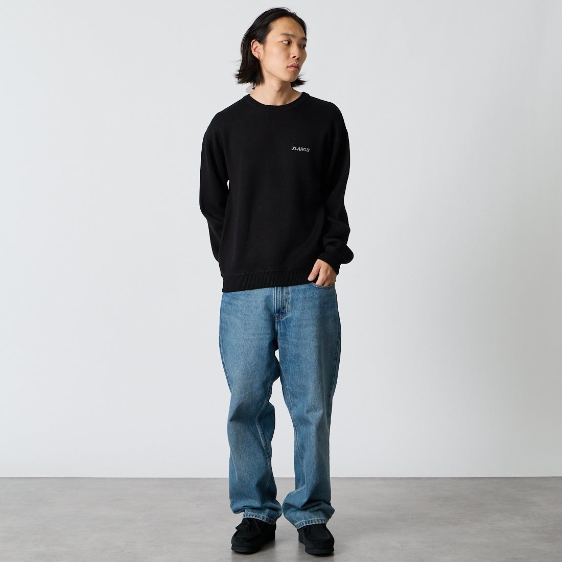 XLARGE [エクストララージ] OGロゴクルーネックセーター [101263015001] BLACK &&モデル身長：175cm 着用サイズ：M&&