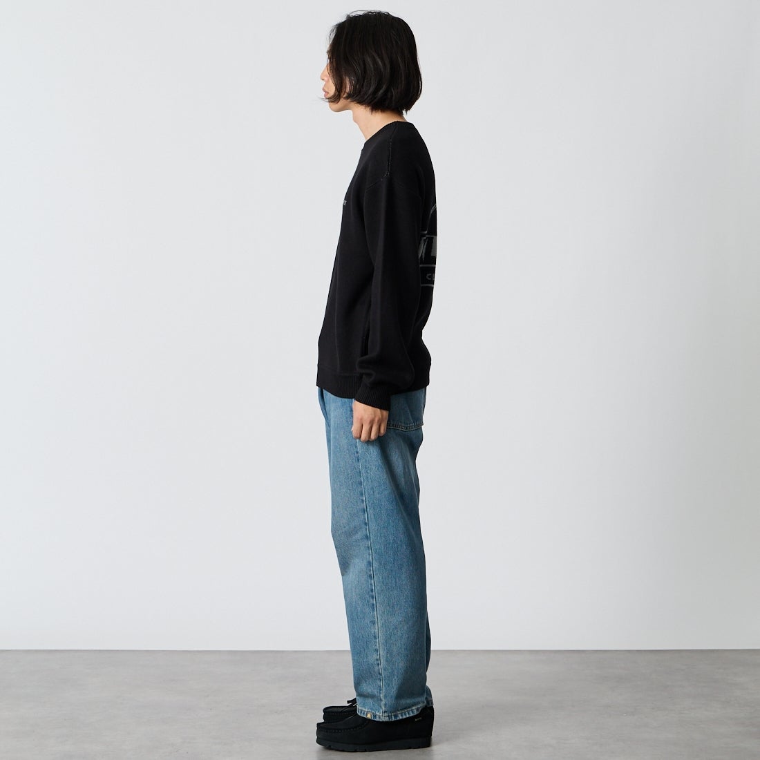 XLARGE [エクストララージ] OGロゴクルーネックセーター [101263015001] BLACK &&モデル身長：175cm 着用サイズ：M&&
