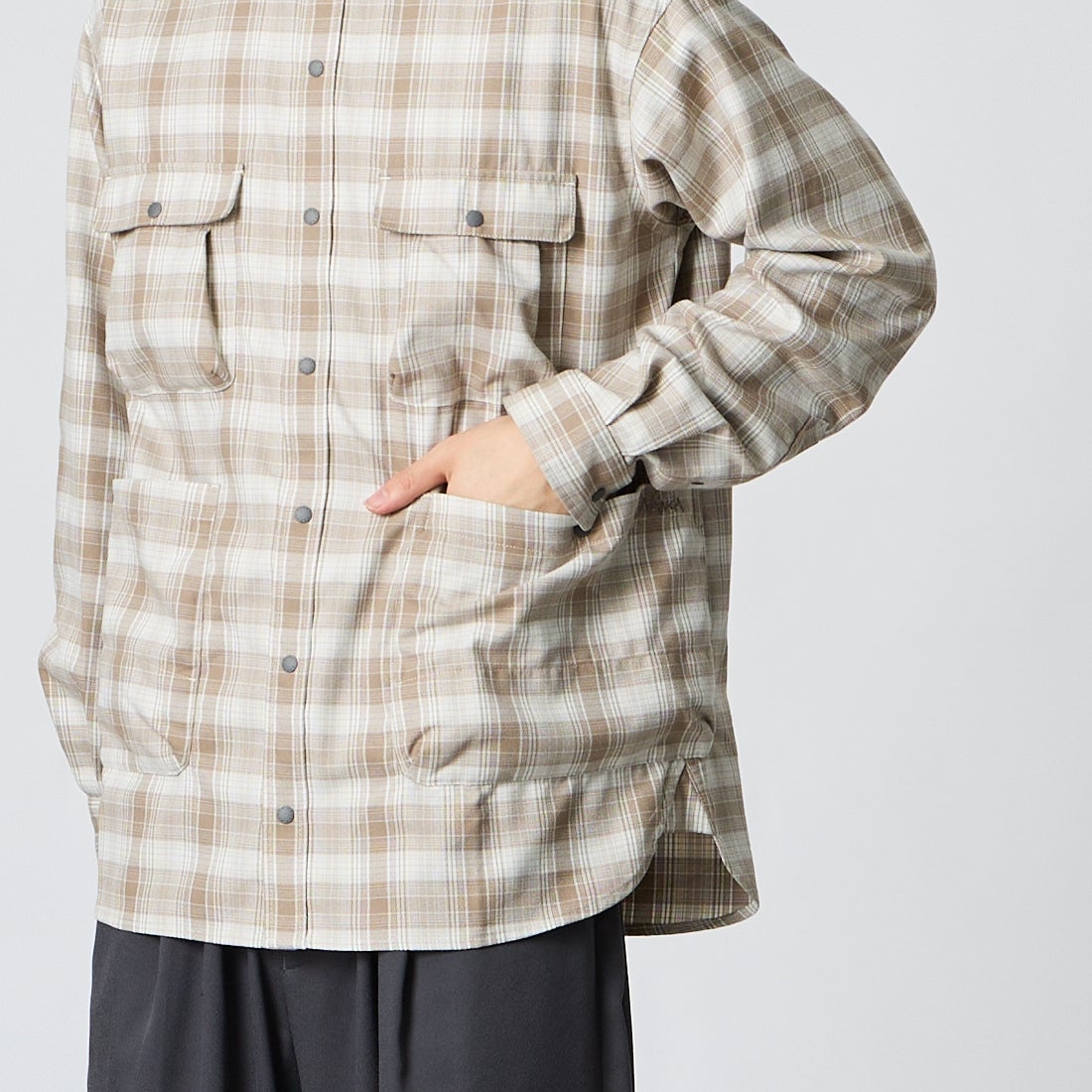 NANGA [ナンガ] グリッドタータン キャンプシャツ [N2620-1I059A] BEG &&モデル身長：177cm 着用サイズ：M&&