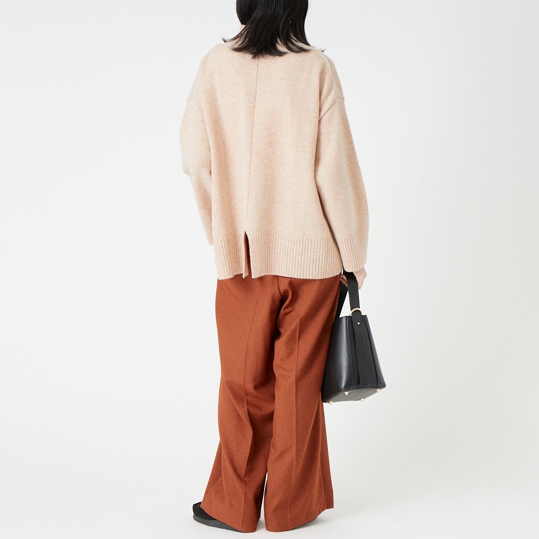 USINE [ユジーヌ] ウールバックネックスリットニット [11269843] ﾍﾞｰｼﾞｭ &&モデル身長：162cm 着用サイズ：F&&