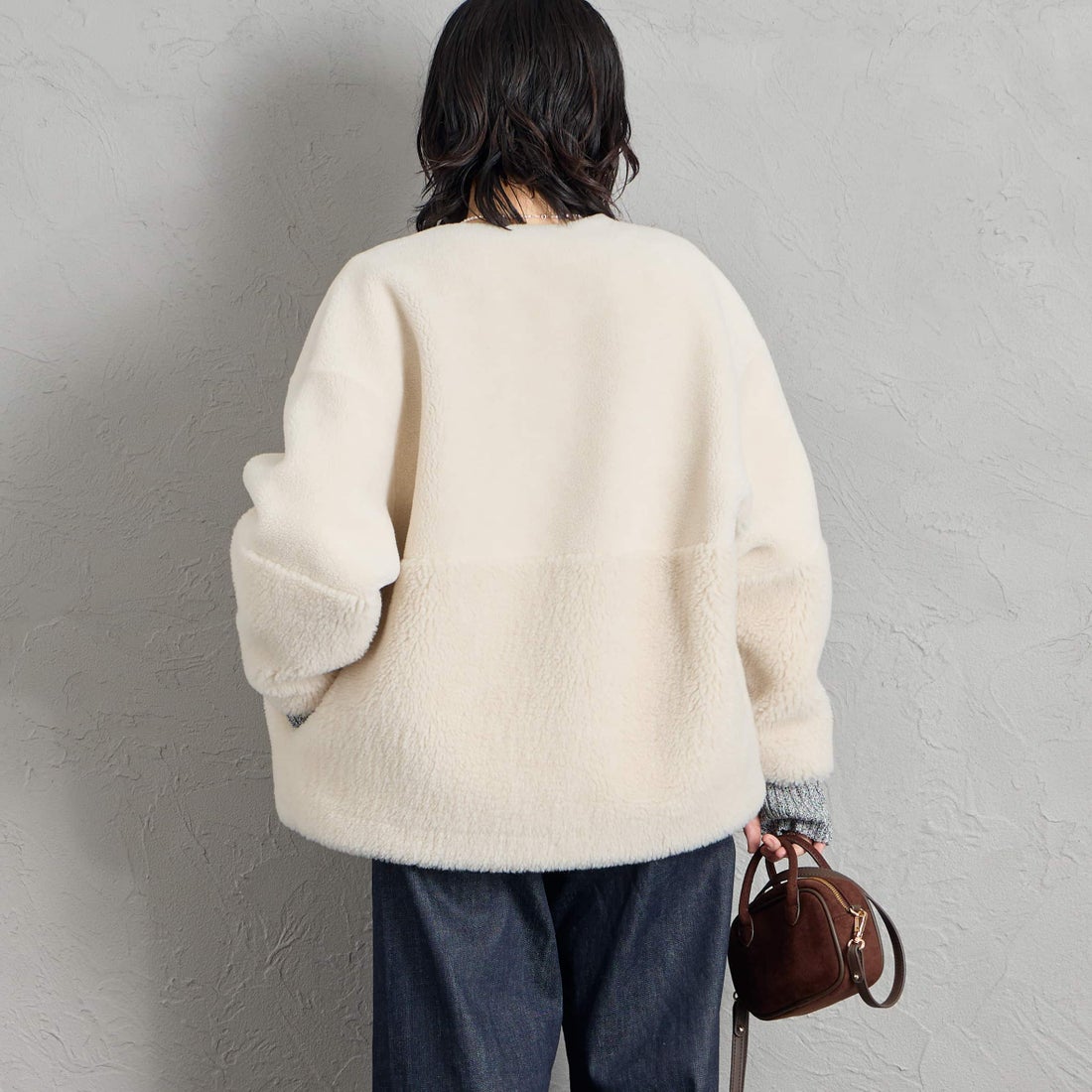 MICA&DEAL [マイカアンドディール] リバーシブルノーカラーボアコート [0126407320] OFF WHITE &&モデル身長：160cm 着用サイズ：F&&