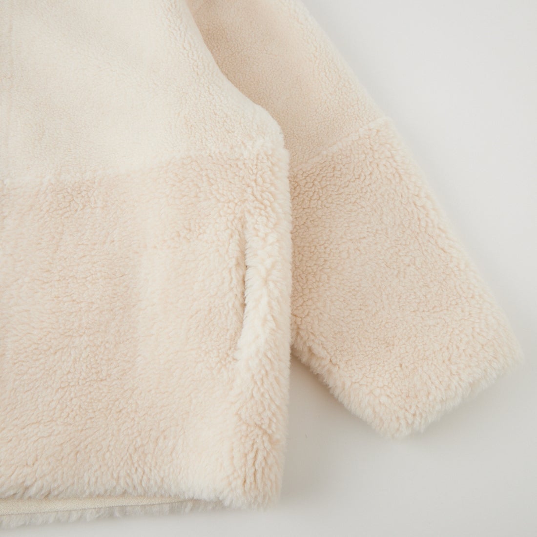 MICA&DEAL [マイカアンドディール] リバーシブルノーカラーボアコート [0126407320] OFF WHITE
