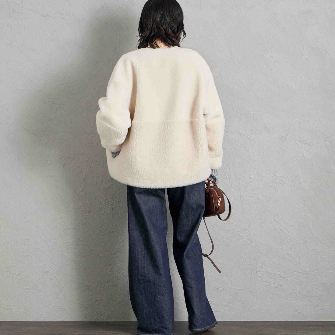 MICA&DEAL [マイカアンドディール] リバーシブルノーカラーボアコート [0126407320] OFF WHITE &&モデル身長：160cm 着用サイズ：F&&