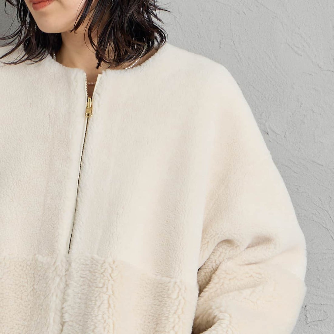 MICA&DEAL [マイカアンドディール] リバーシブルノーカラーボアコート [0126407320] OFF WHITE &&モデル身長：160cm 着用サイズ：F&&