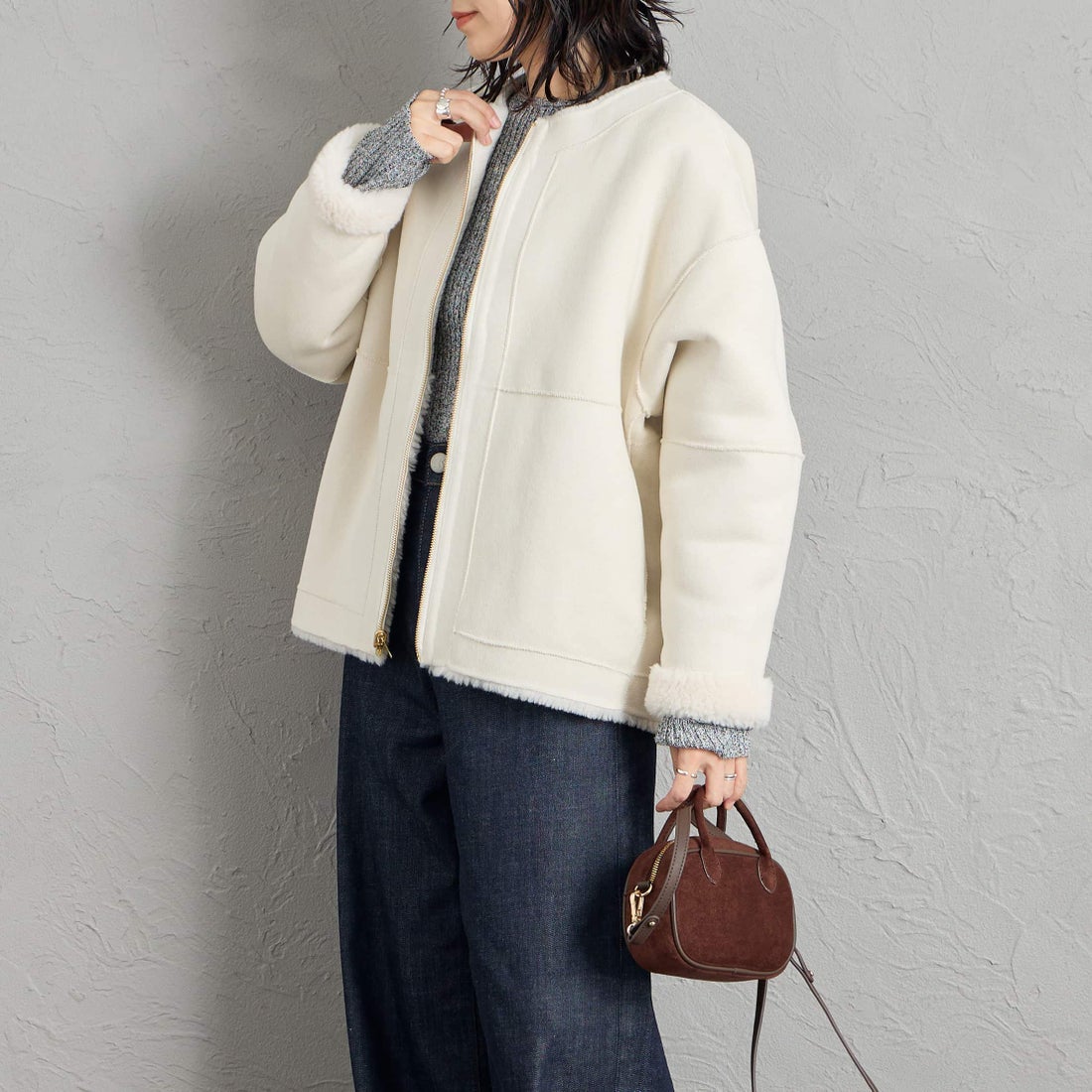 MICA&DEAL [マイカアンドディール] リバーシブルノーカラーボアコート [0126407320] OFF WHITE &&モデル身長：160cm 着用サイズ：F&&
