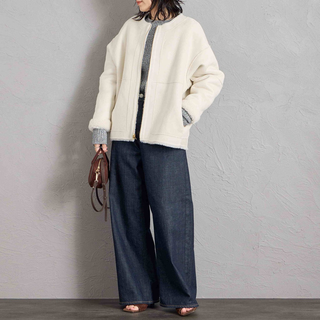 MICA&DEAL [マイカアンドディール] リバーシブルノーカラーボアコート [0126407320] OFF WHITE &&モデル身長：160cm 着用サイズ：F&&