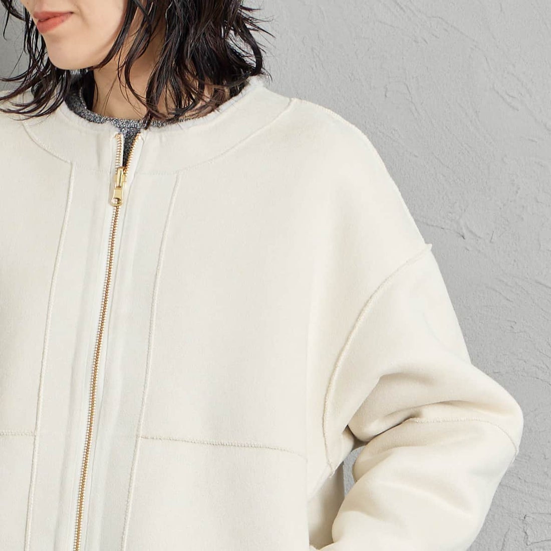 MICA&DEAL [マイカアンドディール] リバーシブルノーカラーボアコート [0126407320] OFF WHITE &&モデル身長：160cm 着用サイズ：F&&