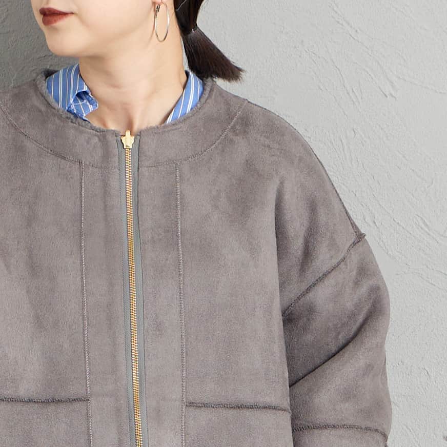 MICA&DEAL [マイカアンドディール] リバーシブルノーカラーボアコート [0126407320] CHARCOAL &&モデル身長：150cm 着用サイズ：F&&