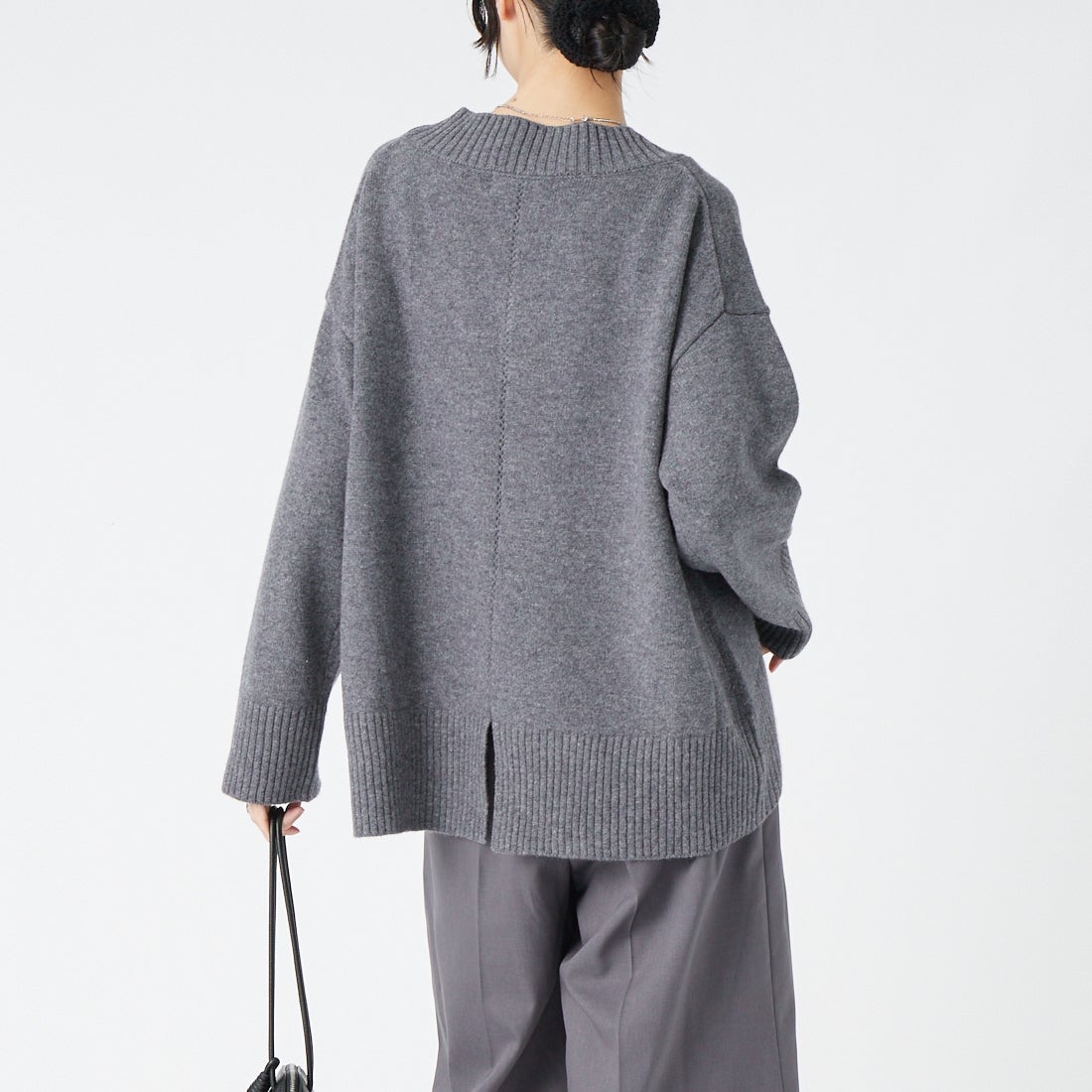 USINE [ユジーヌ] Vネックウールニット [11269844]ﾁｬｺｰﾙ &&モデル身長：162cm 着用サイズ：F&&