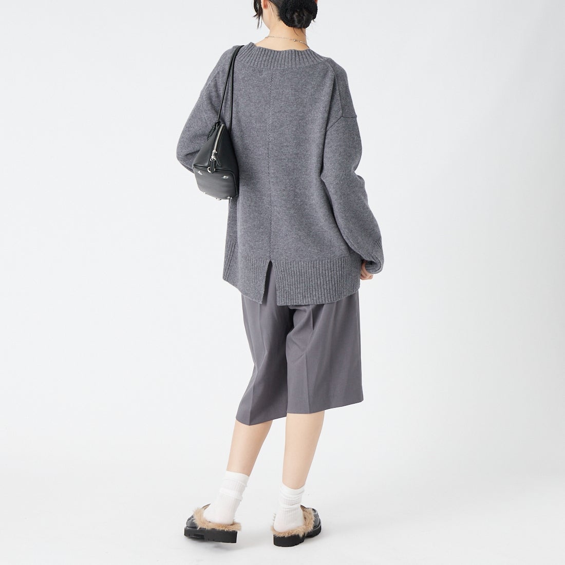 USINE [ユジーヌ] Vネックウールニット [11269844]ﾁｬｺｰﾙ &&モデル身長：162cm 着用サイズ：F&&