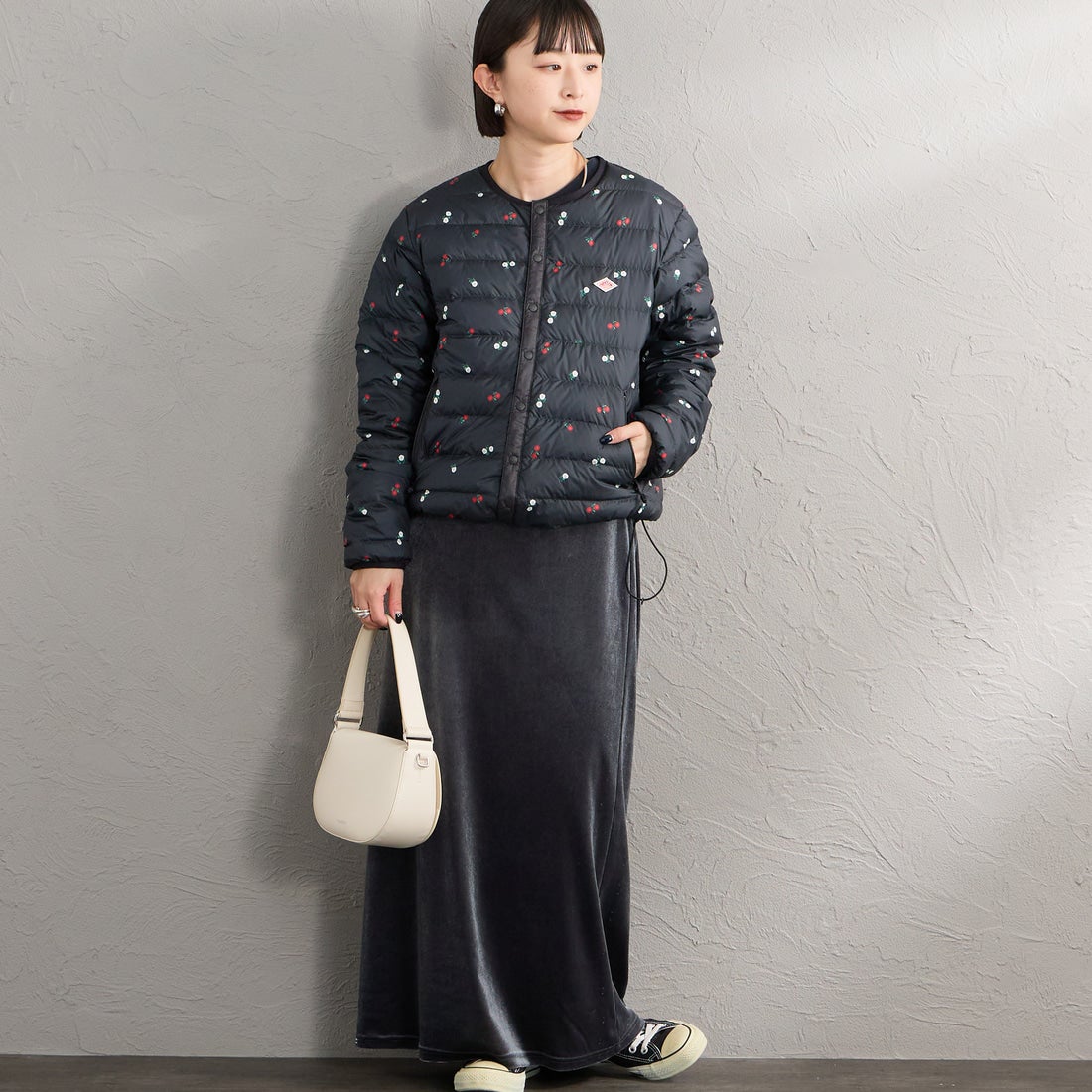DANTON [ダントン] 花柄プリント クルーネックインナーダウンジャケット [DT-A0001ING] BLK FLOWER &&モデル身長：150cm 着用サイズ：S&&