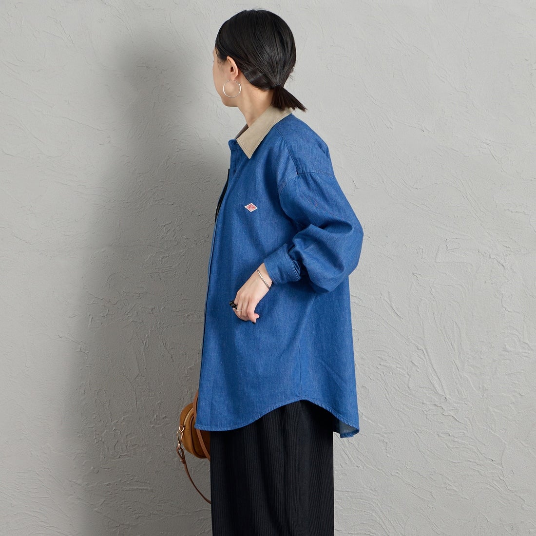 DANTON [ダントン] コーデュロイカラー ライトオンスデニムシャツ [DT-B0478SDM] LT.INDIGO &&モデル身長：150cm 着用サイズ：38&&